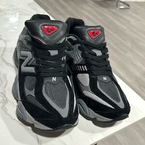 New balance 9060 US MENS 11
UK 10.5
EU 45